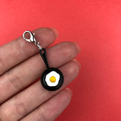 Fried Egg Zipper Charm Black